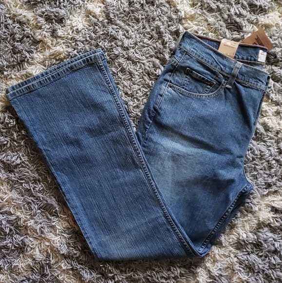 NWT Levi's Slim Fit Boot Cut Jeans 12 Short - Picture 1 of 8